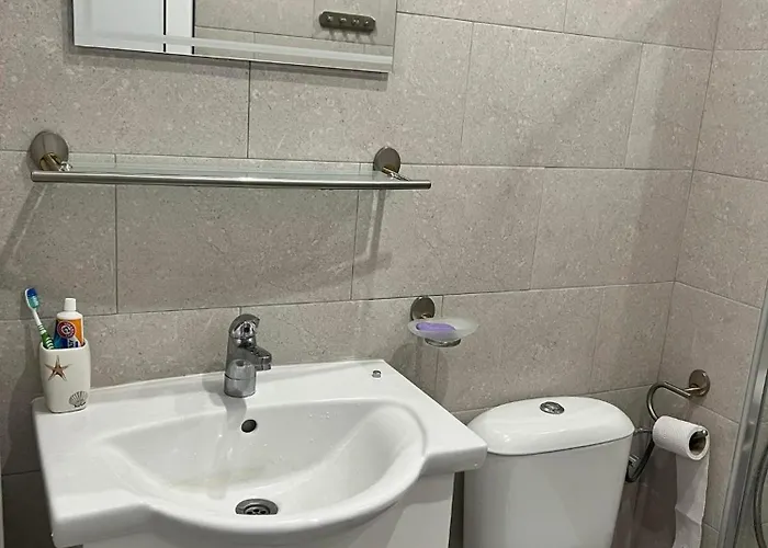 Modern Comfort With Terrace Апартамент