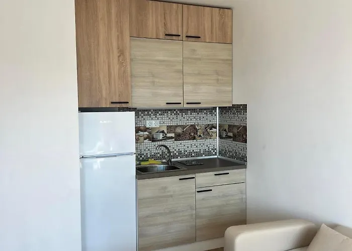 Апартамент Modern Comfort With Terrace