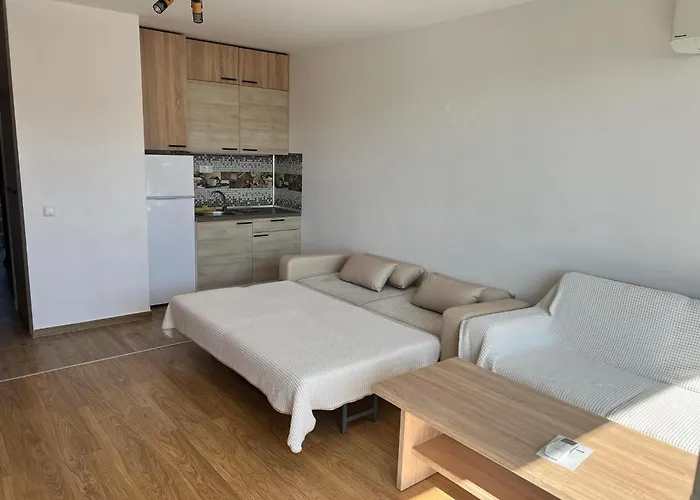 Апартамент Modern Comfort With Terrace *