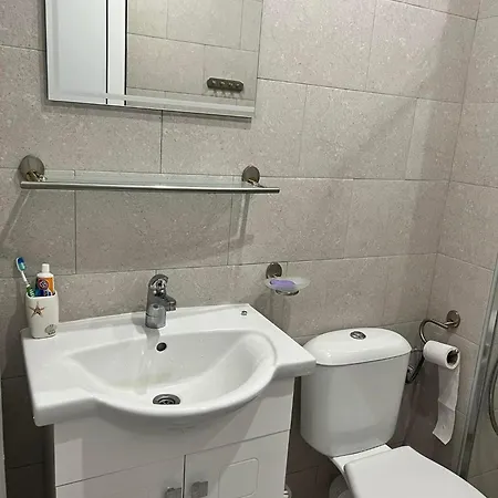 Modern Comfort With Terrace Апартамент